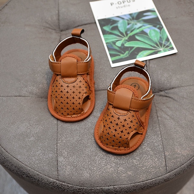 Giày sandal chống trượt thiết kế xinh xắn cho em bé