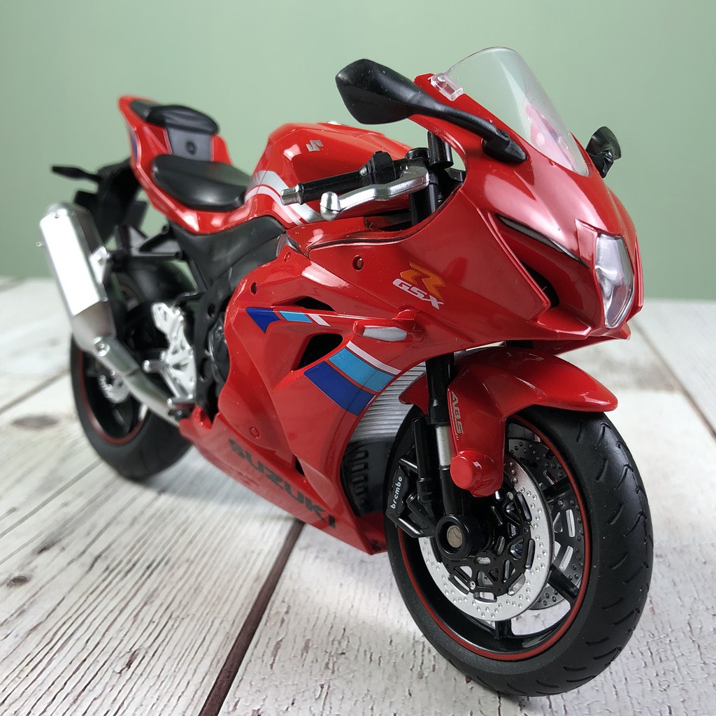 Mô hình xe Moto Suzuki GSX-R1000 tỉ lệ 1:12 đầy đủ chi tiết như thật, có đế trưng bày cực đẹp