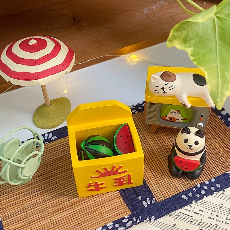 Mô hình mèo chủ đề dưới tán cây mùa hè dưa hấu