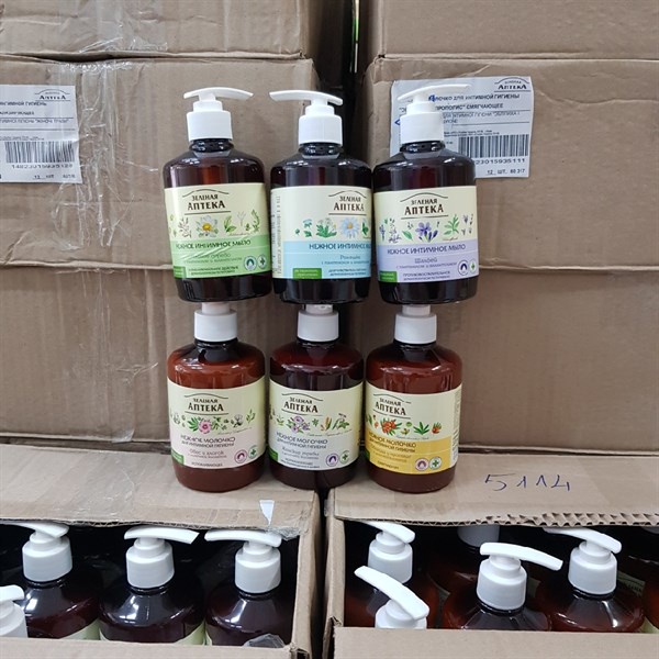 Dung Dịch Vệ Sinh Phụ Nữ Green Pharmacy Zelenaya Anteka 370ml Nga