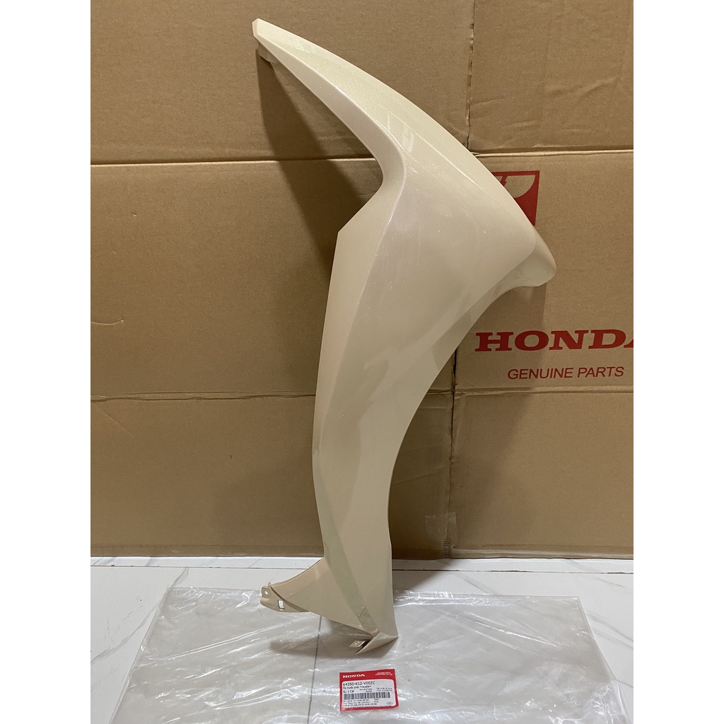 Cánh yếm bên phải - bửng yếm HONDA LEAD 125 năm 2018-2019 màu Vàng nhạt. *YR299P* 64350K12V00ZC