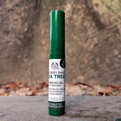 Thanh chấm mụn The Body Shop Tea Tree giảm mụn, mờ thâm