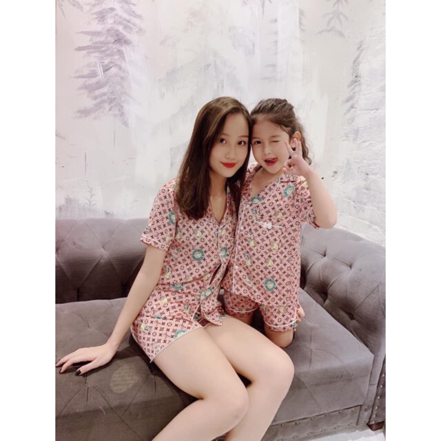 Lụa đùi hoạ tiết Lv và Peppa Pig