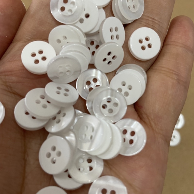 Cúc Áo Sơ Mi Trắng ( Loại 4 Lỗ )