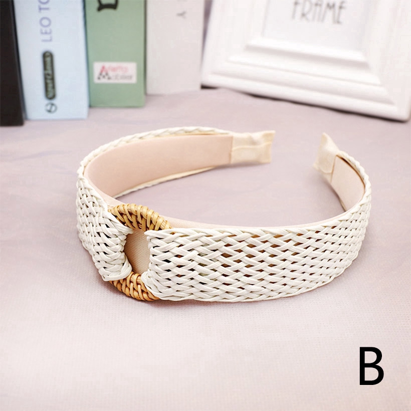 Cài tóc đơn giản phong cách Hàn Quốc cho nữ