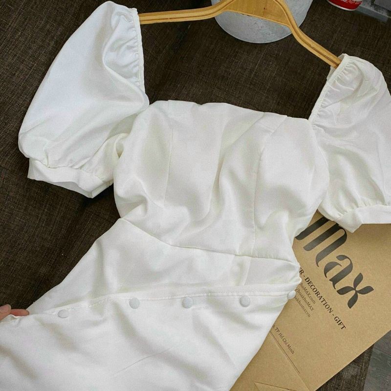 váy trắng xòe nút bọc hông