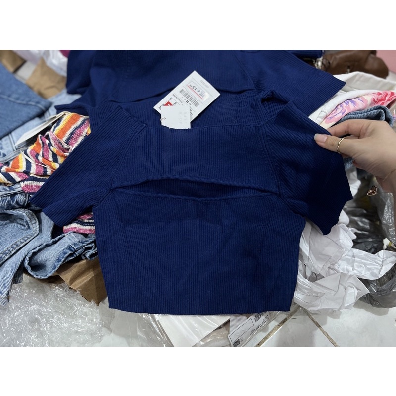 Áo crop Pull&bear có sẵn 4555326