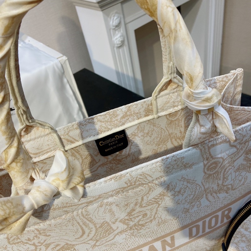 Túi dior thổ cẩm hình thêu đủ màu size 36