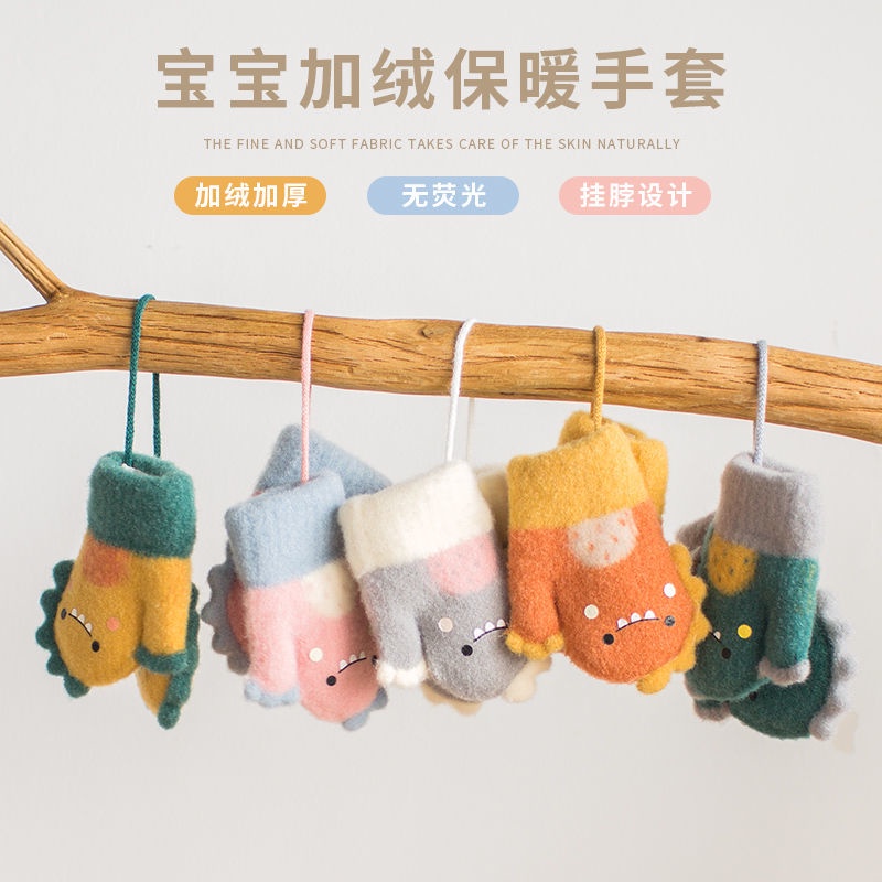 Găng tay giữ ấm dày dặn mềm mại hoạ tiết hoạt hình cho bé