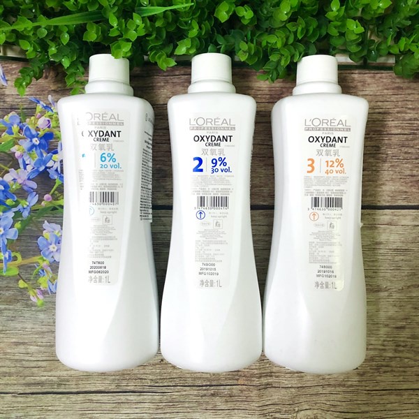 Kem oxy trợ nhuộm L'Oréal Oxydant Creme 75ml giúp mở biểu bì tóc, kích hoạt hạt màu lên tông đẹp, chuẩn