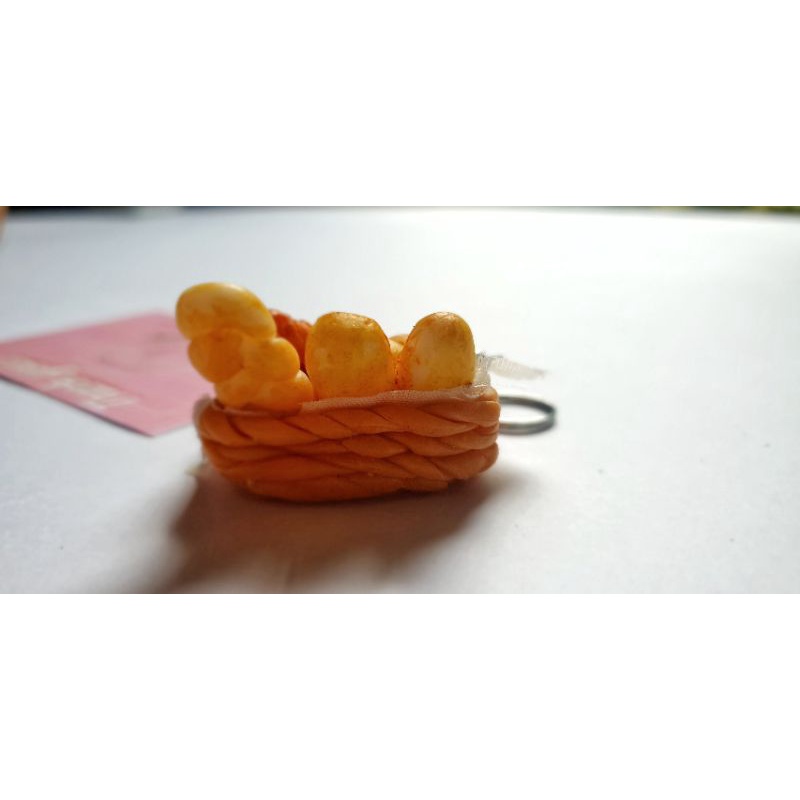 Móc chìa khoá hình Giỏ bánh mì