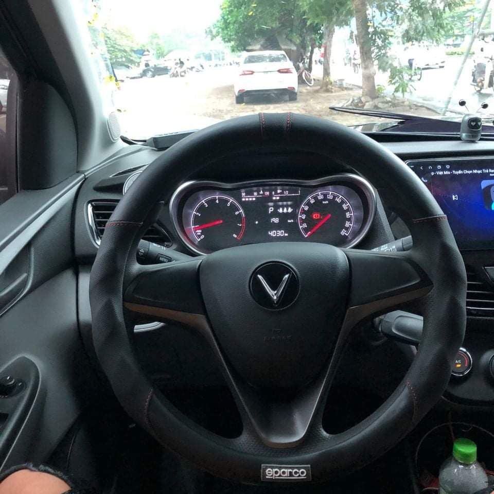 Bọc vô lăng vinfast fadil lux sa president chất da PU mềm chống trượt bám tay lái