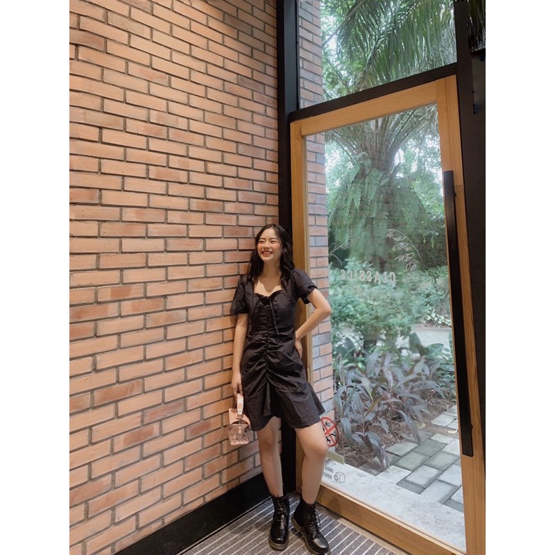 Váy đen ngắn tay dây rút - Login Studios