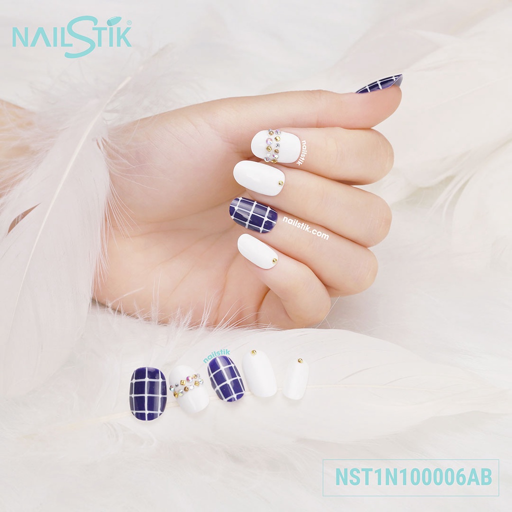 Móng úp thiết kế by NAILSTIK, màu xanh dương, form móng bầu, ngắn, 006