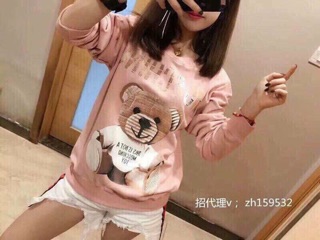 Áo nỉ moschino 