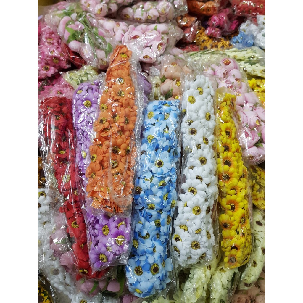 Hoa cúc làm vòng đội đầu