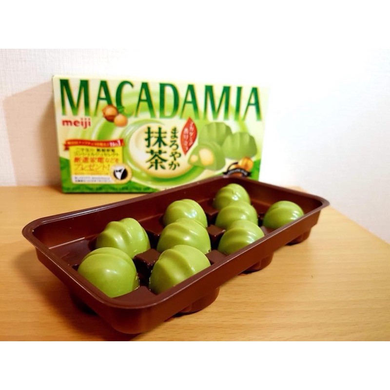 Socola trà xanh Meiji nhân hạt Maccadamia