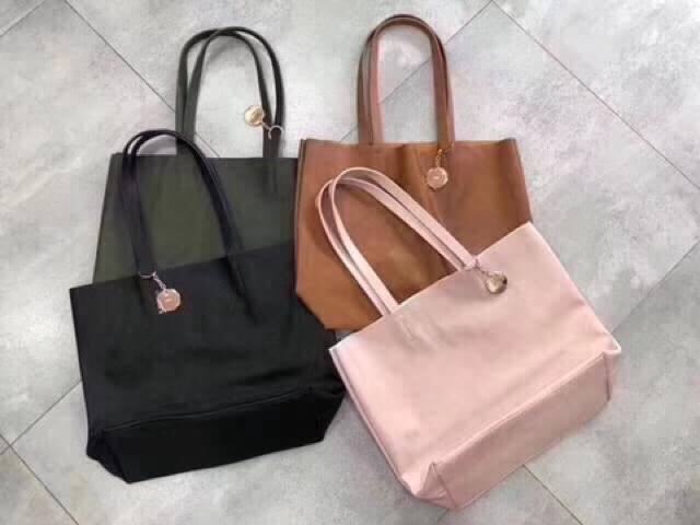 Túi Bershka đựng cả thế giới