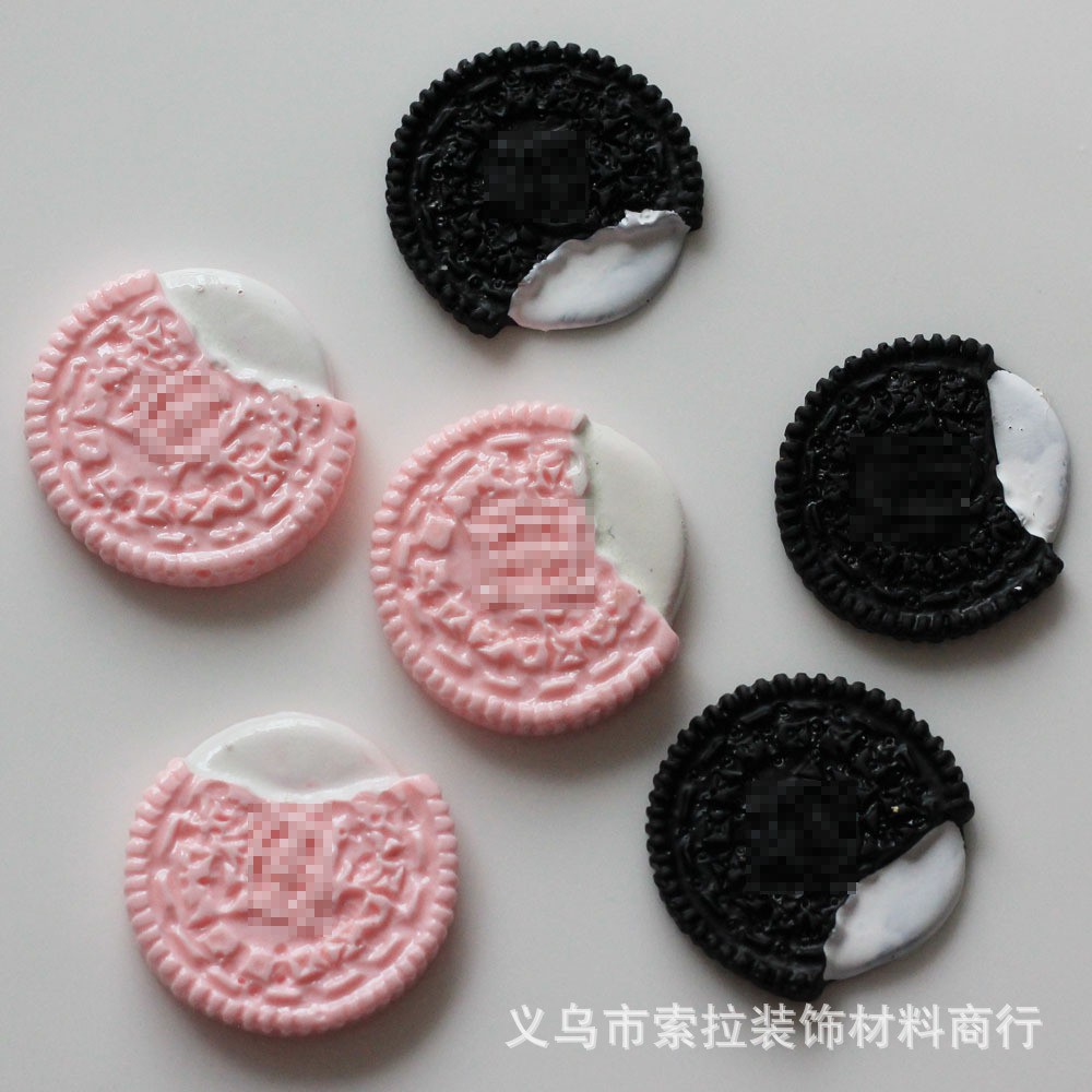 Charm bánh oreo đen - hồng