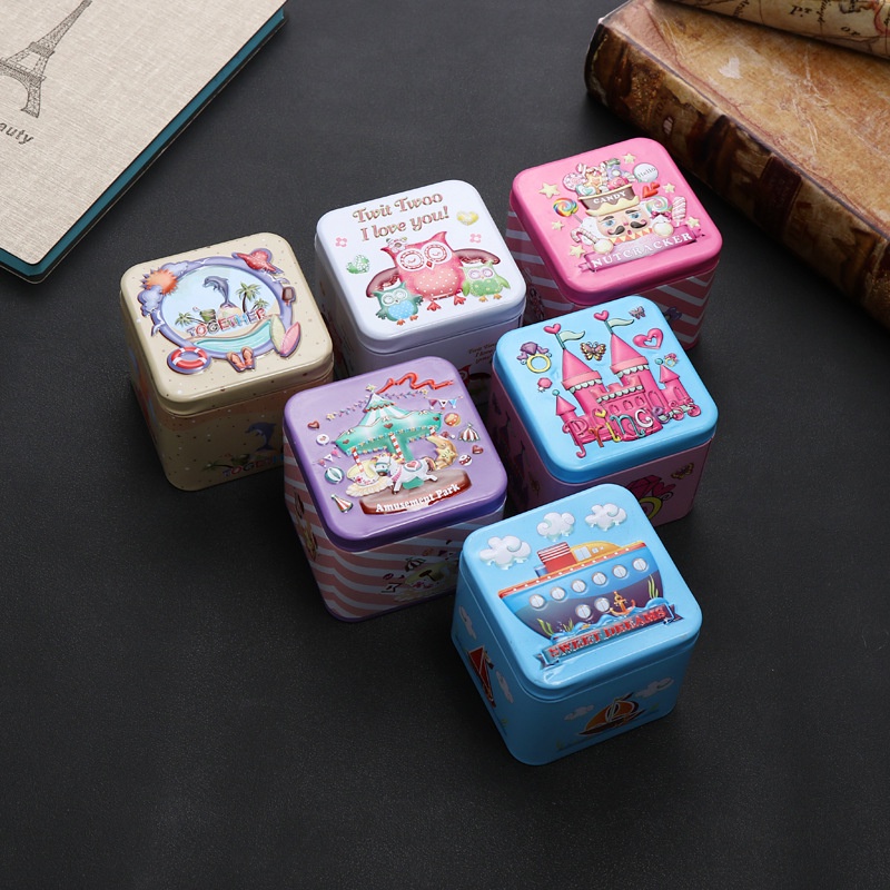 Hộp Thiếc Nhỏ Hình Vuông Dập Nổi Họa Tiết Hoạt Hình Đựng Kẹo / Trang Sức