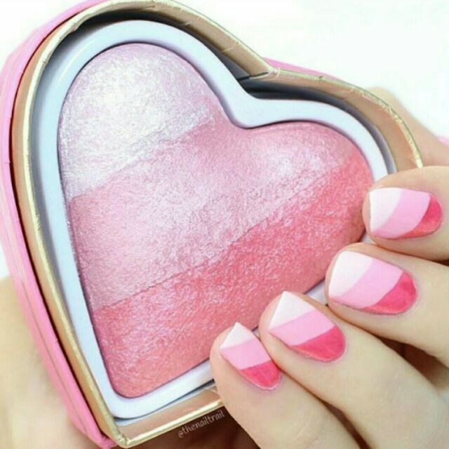 Phấn má hồng I Heart Makeup - Blushing Hearts - Brusting With Love
