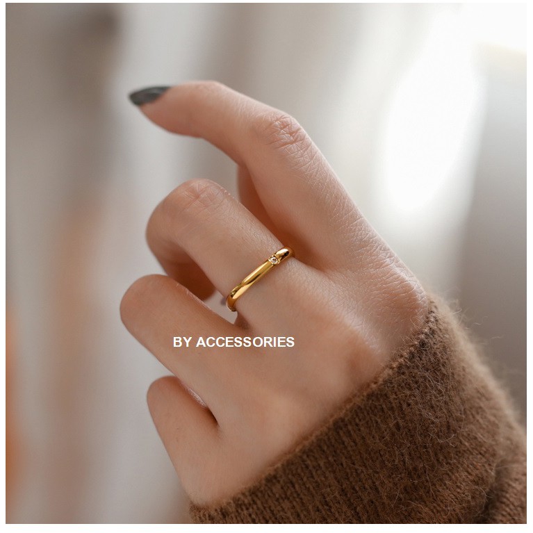 Nhẫn titan form vuông đính đá không gỉ