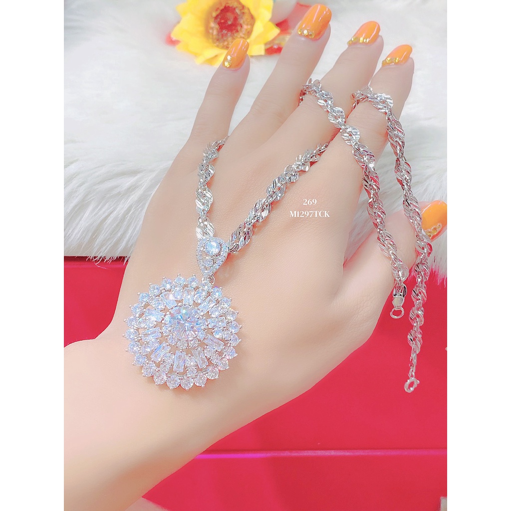 Mặt dây chuyền nữ UHA mạ vàng 18K kiểu dáng sang trọng M1297