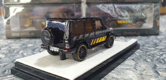 Xe Mô Hình Mercedes-AMG G63 2019 1:64 MotorHelix ( Đen Viền Vàng )