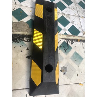 Cục chặn bánh xe ô tô cao su 550mm ( cao cấp ) - decal 3M ( Mỹ) - cao su tự nhiên chất lượng cao