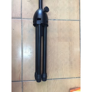 Chân micro đứng sân khấu.