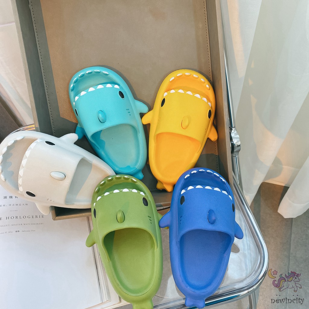 Dép Đi Trong Nhà Tắm Đế Mềm Chống Trượt Thiết Kế Hình Cá Mập Hoạt Hình Phong Cách Hàn Quốc Cho Bé