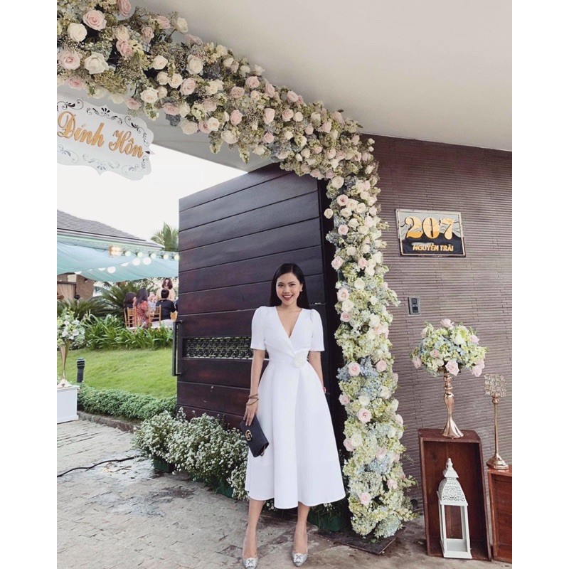 ĐẦM MIDI GẮN HOA BÊN CHÉO NGỰC