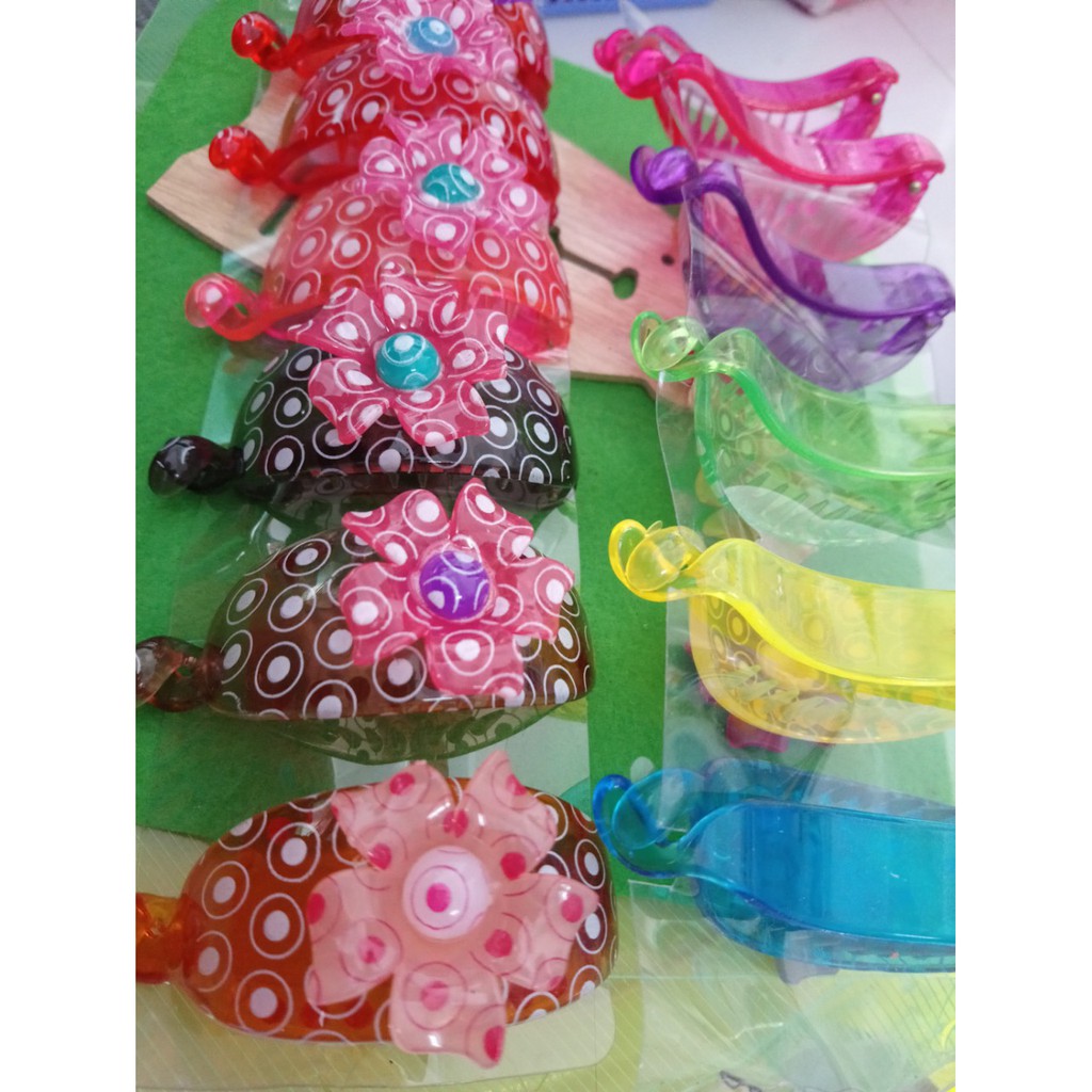 Combo 6 kẹp tóc đủ màu ngẫu nhiên. Giá siêu rẻ chỉ 50k/6 cái. Hàng luôn có sẵn nhe các bạn