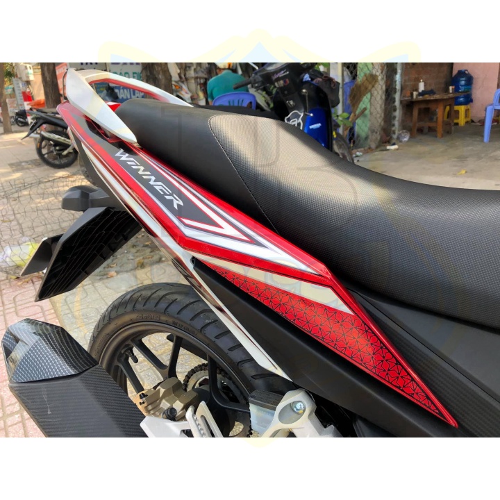 ( Quí khách vui lòng mang ra tiệm cho thợ dán ) Tem winner đỏ