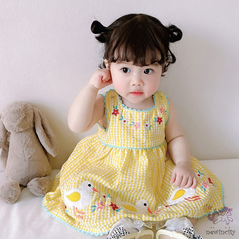 Đầm sát nách họa tiết thêu đáng yêu dành cho bé gái