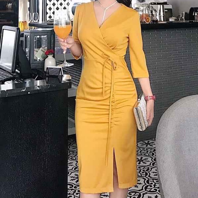 Váy cổ V dây thắt eo