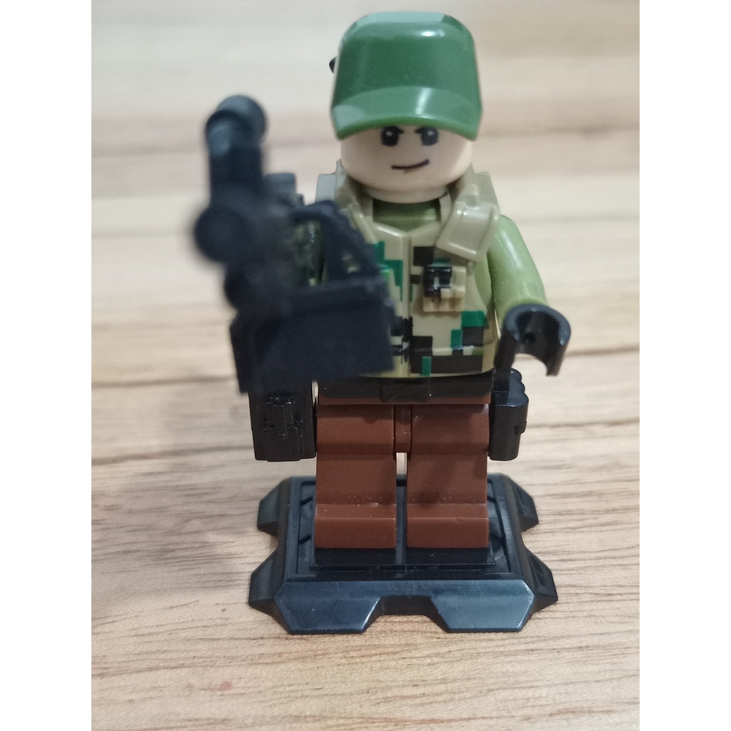 Mô hình nhân vật lego lính biệt kích kèm giáp đai và 2 súng chất liệu nhựa