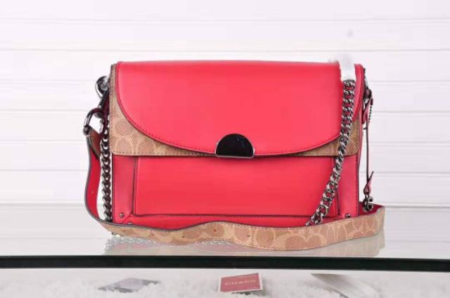 NHÀ MÁY SALE GIÁNG SINH
COACH Dreamer Shoulder Bag With Signature