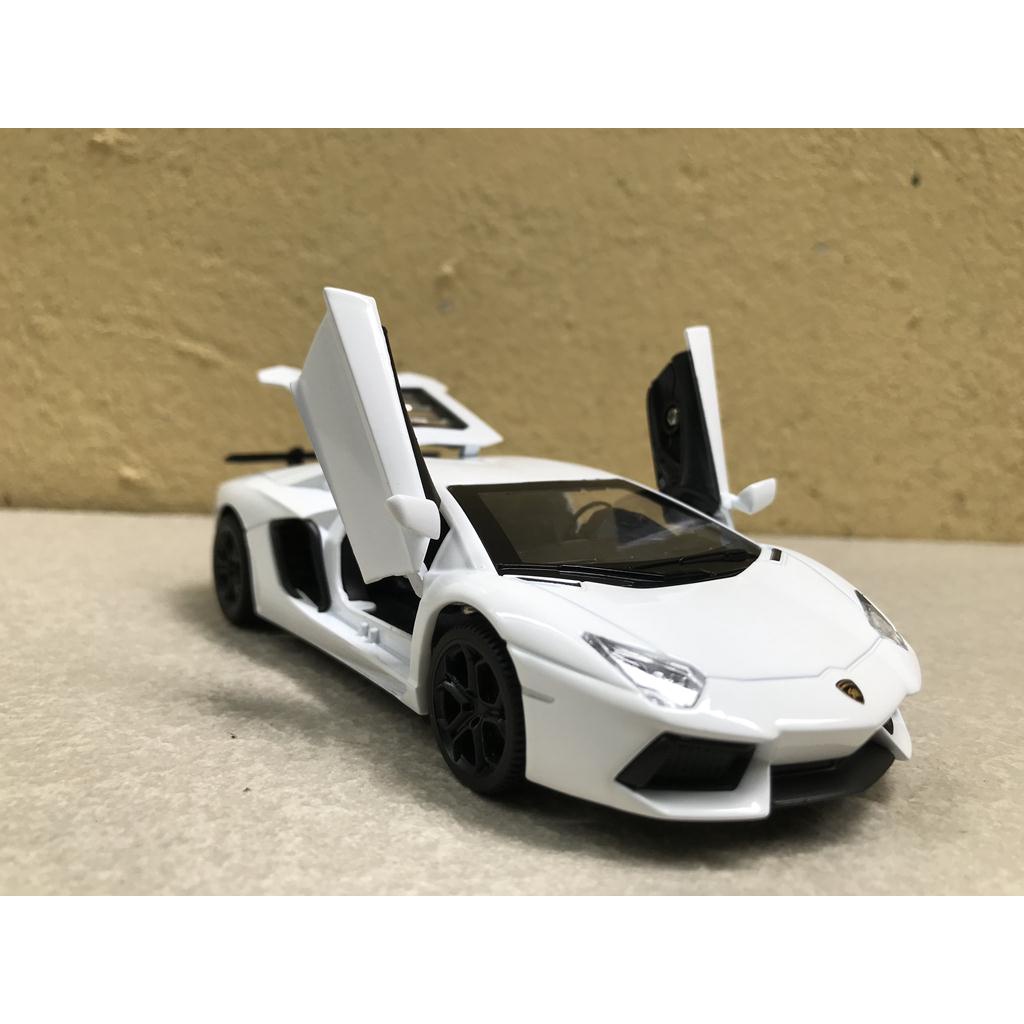 Mô hình xe Lamborghini Aventador LP740 1:32