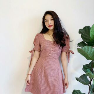 Váy caro tay phồng thắt nơ