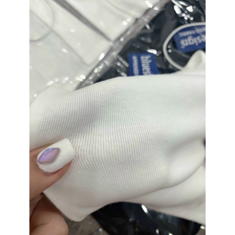 Áo hai dây ĐEN , TRẮNG . chất cotton pozip co dãn 4 chiều .  trẻ trung . quyến rũ , năng động . hót.
