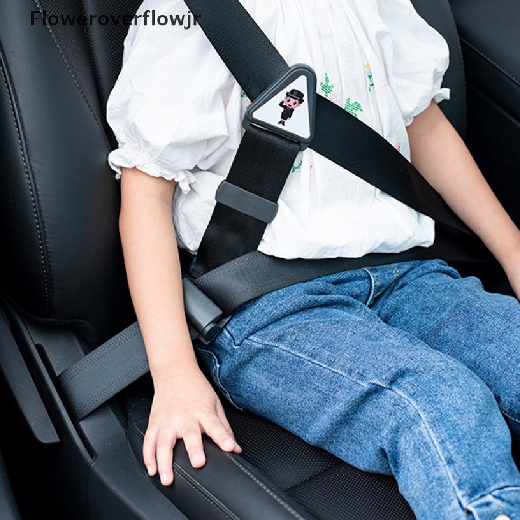 Khóa Dây An Toàn Cho Bé Khi Ngồi Xe Hơi