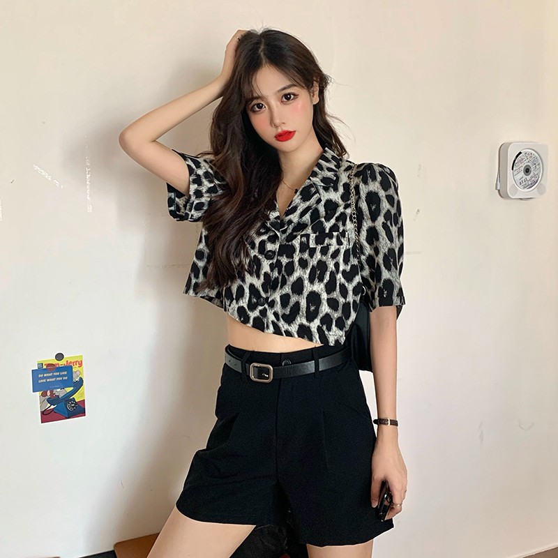 Áo sơ mi croptop da beo sang chảnh, cá tính thời trang