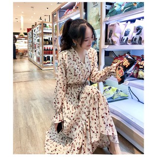 Đầm hoa xòe cổ yếm