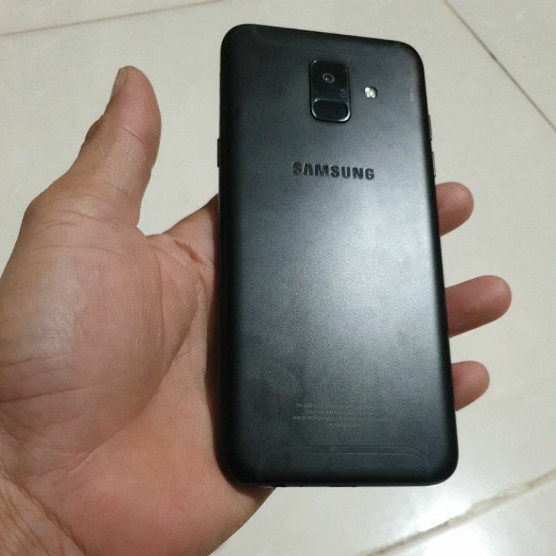 xác điện thoại Samsung A6 hư màn main hoạt động bình thường