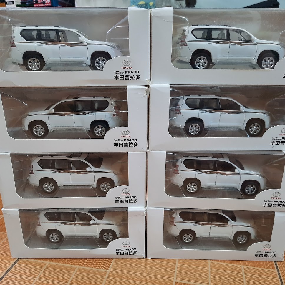 Xe mô hình ô tô Toyota Land cruiser PRADO bằng sắt tỉ lệ 1:32 có đèn và âm thanh