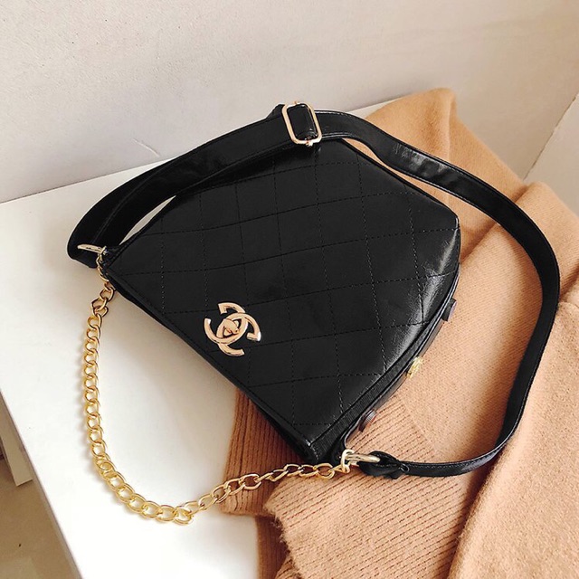 Có clip thật. Túi V quai xích A06