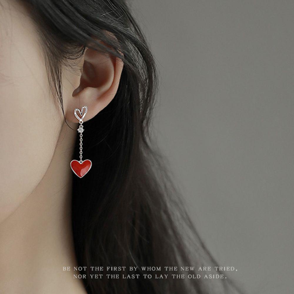 Bông Tai Dáng Dài Hình Trái Tim Phối Tua Rua Phong Cách Hàn Quốc