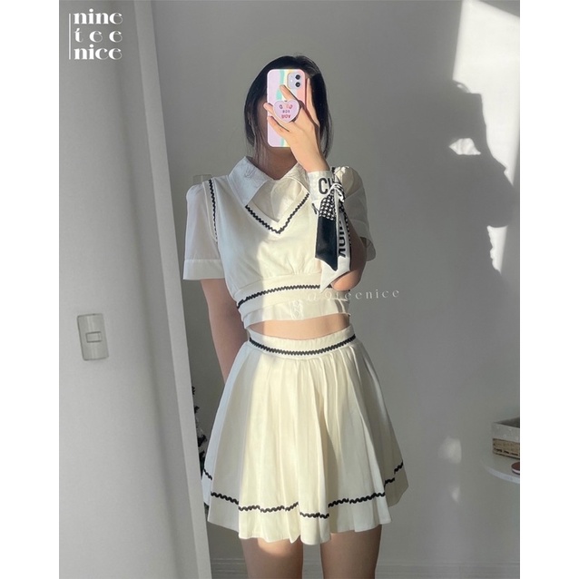 Set áo sơ mi croptop trắng + áo gile + chân váy xoè xếp li + dây nơ - @9teenice