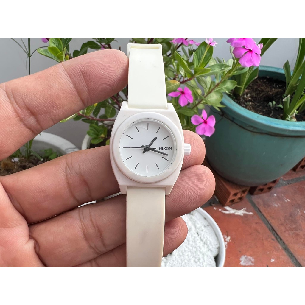 Đồng hồ Nixon nữ   chính hãng đồng hồ   em nó còn mới 90%